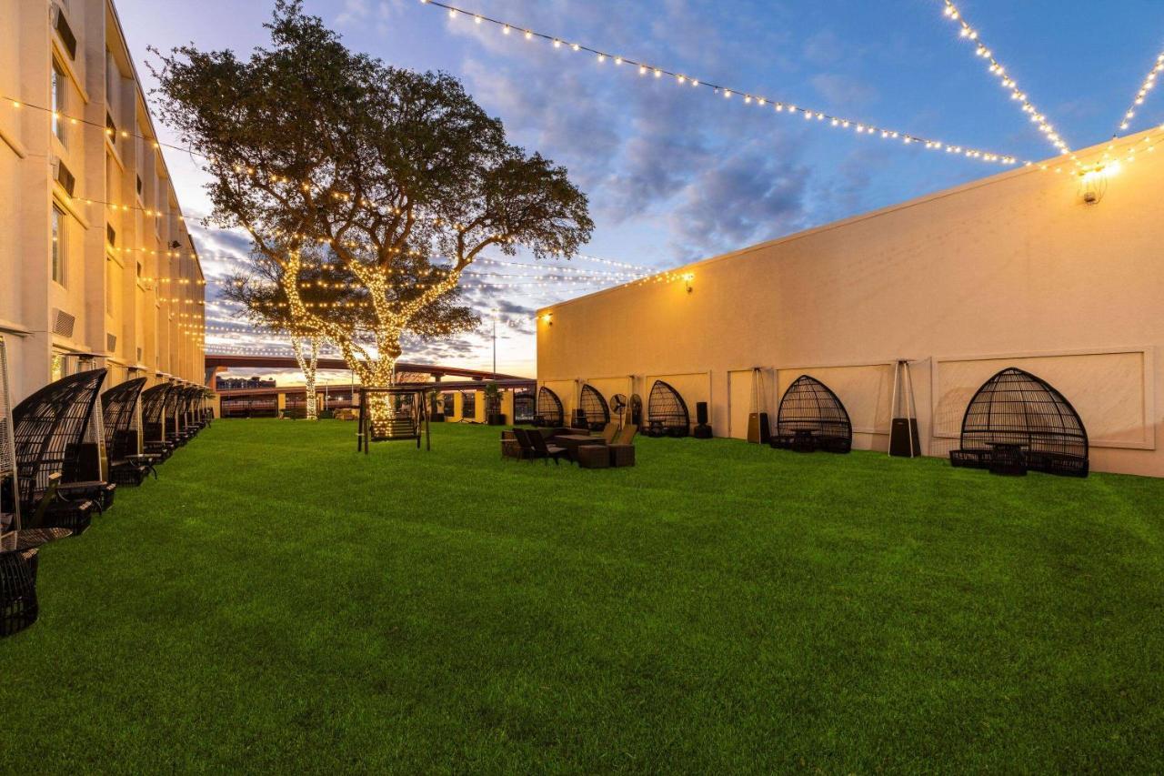 Wyndham Dfw Airport Hotel Irving Exterior foto